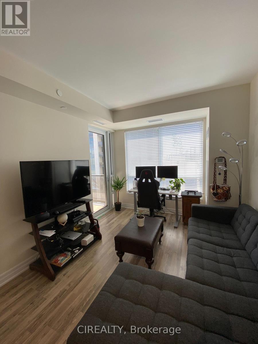 707 - 9085 Jane Street, Vaughan, ON - Indoor Photo Showing Living Room