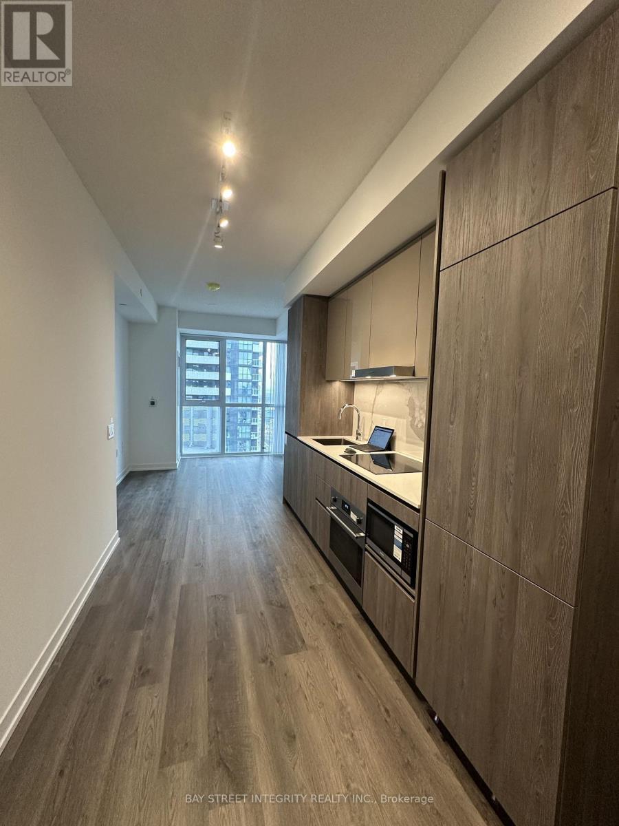 4301 - 8 Interchange Way W, Vaughan, ON - Indoor Photo Showing Kitchen