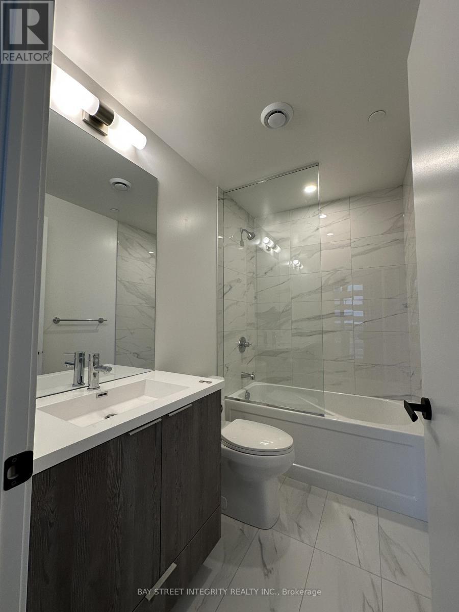 4301 - 8 Interchange Way W, Vaughan, ON - Indoor Photo Showing Bathroom