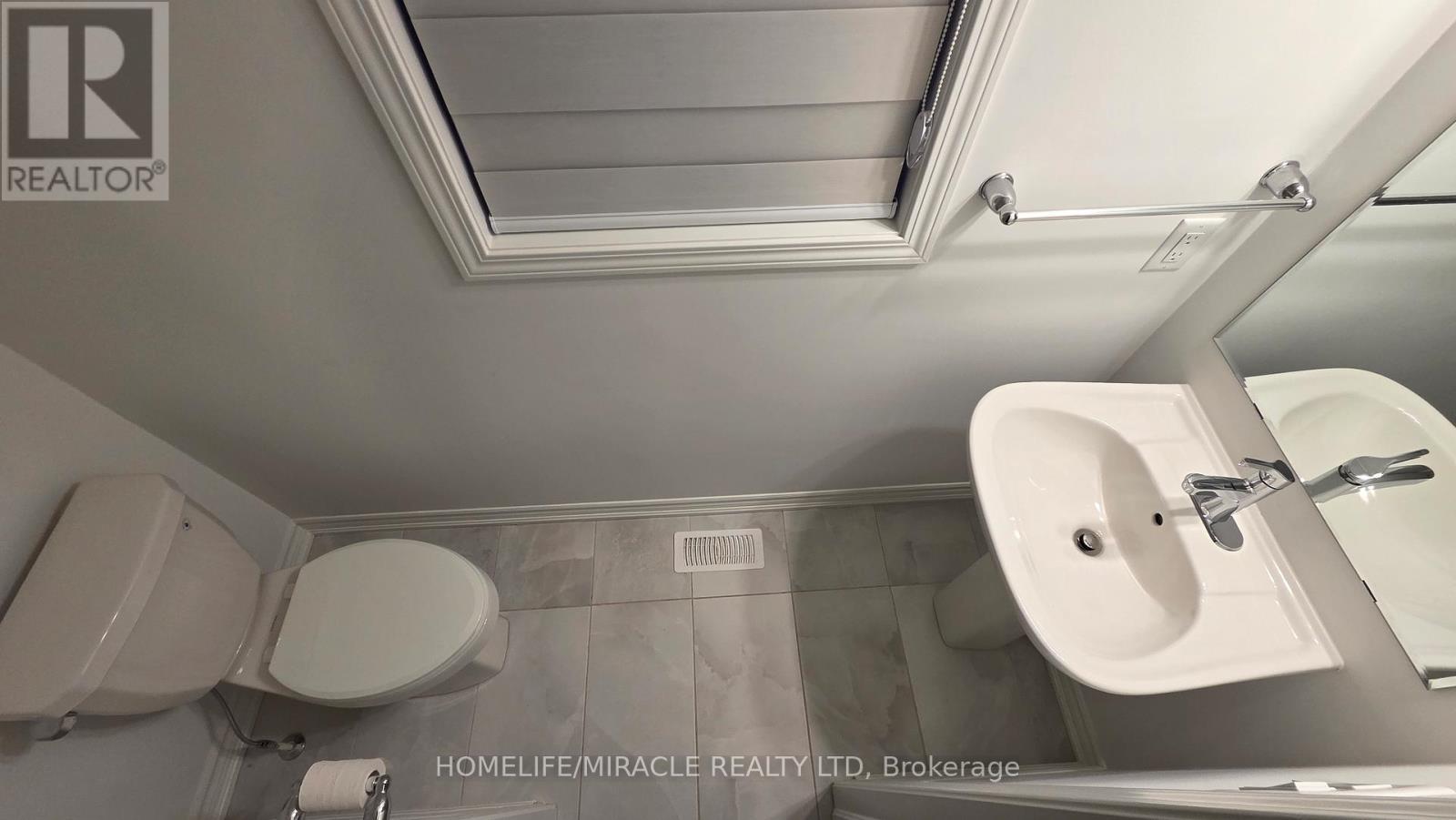 344 Madelaine Drive, Barrie, ON - Indoor Photo Showing Bathroom
