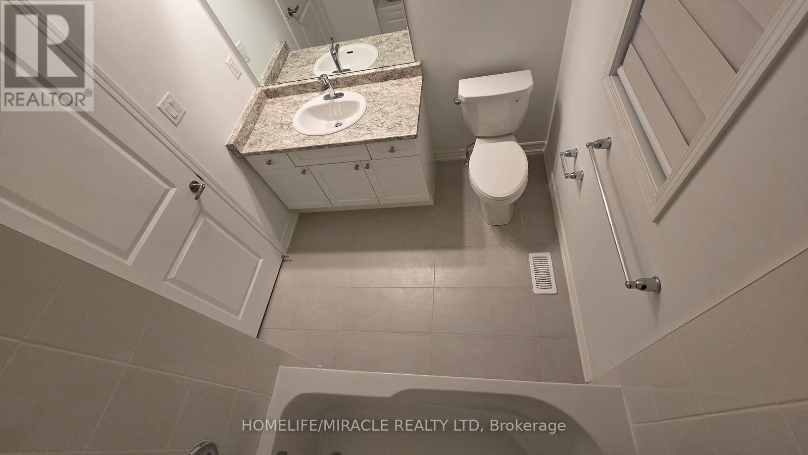344 Madelaine Drive, Barrie, ON - Indoor Photo Showing Bathroom