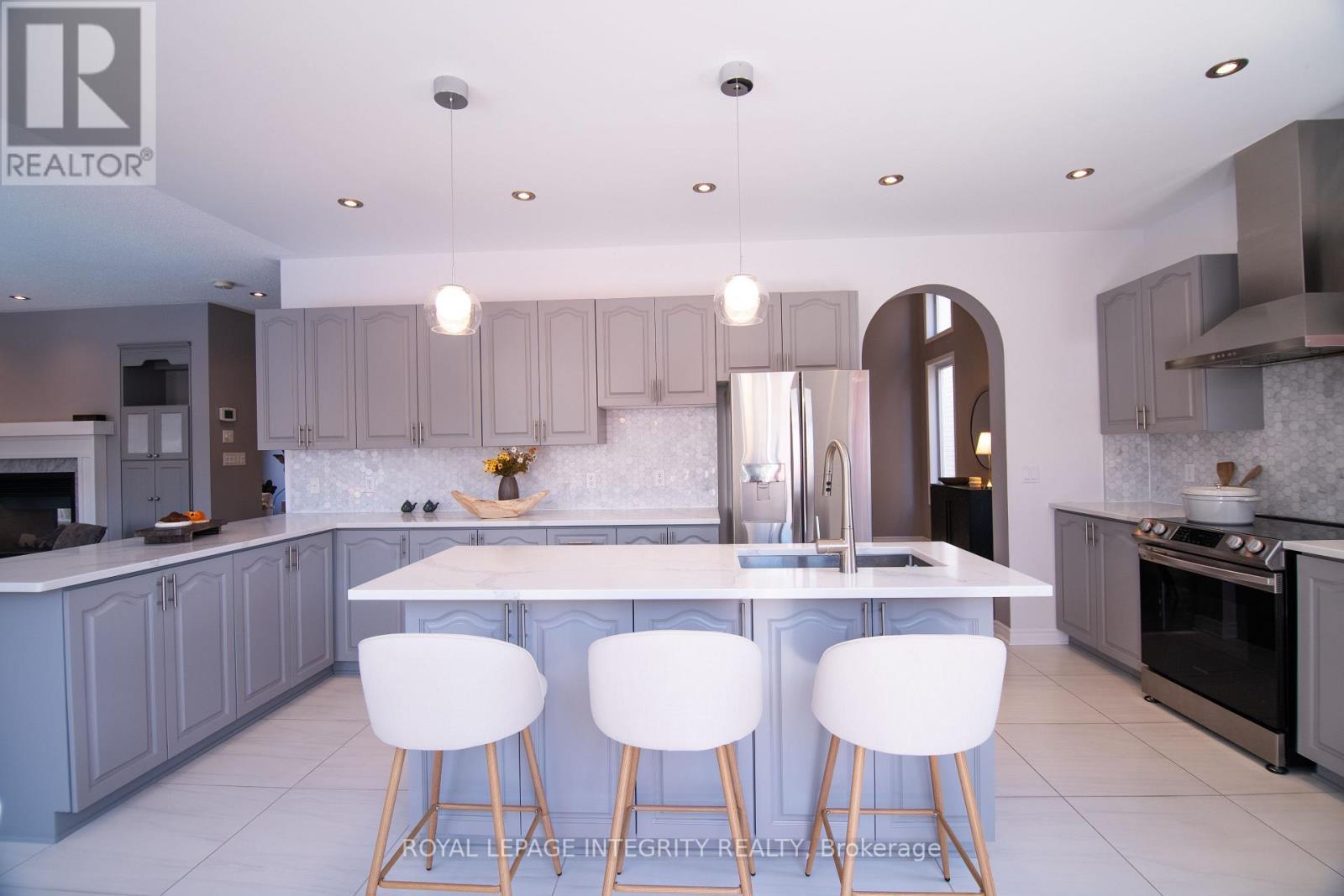 34 Keighley Circle, Ottawa, ON - Indoor Photo Showing Kitchen With Stainless Steel Kitchen With Upgraded Kitchen