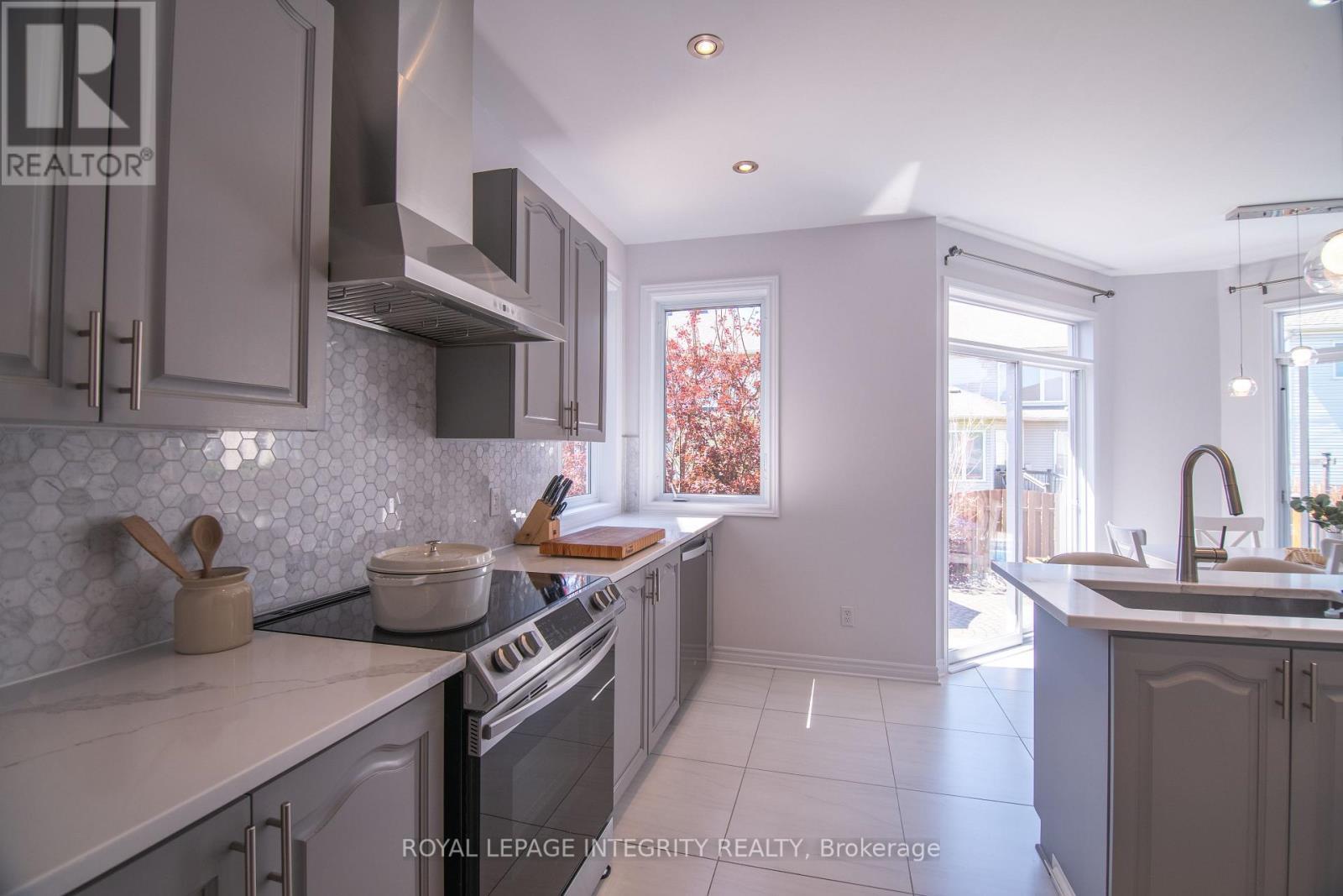 34 Keighley Circle, Ottawa, ON - Indoor Photo Showing Kitchen