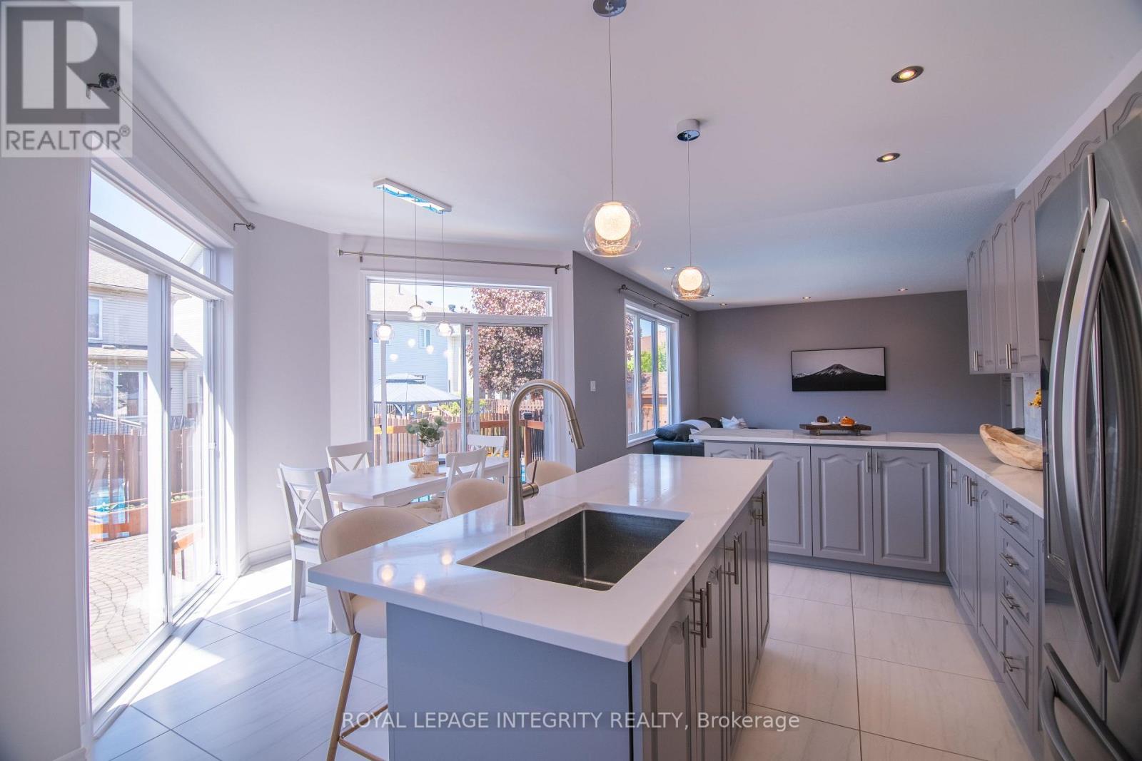 34 Keighley Circle, Ottawa, ON - Indoor Photo Showing Kitchen