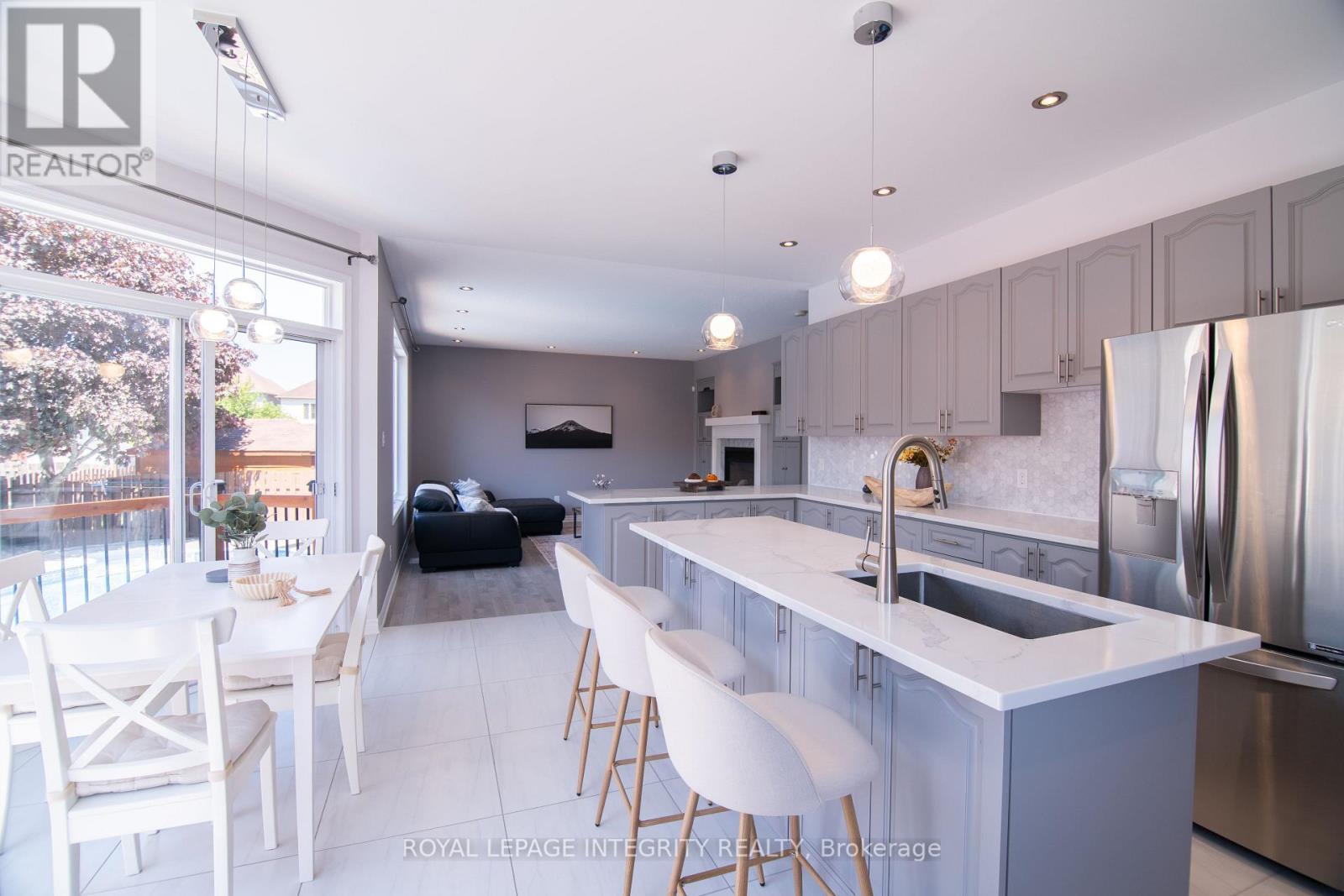 34 Keighley Circle, Ottawa, ON - Indoor Photo Showing Kitchen With Stainless Steel Kitchen With Upgraded Kitchen