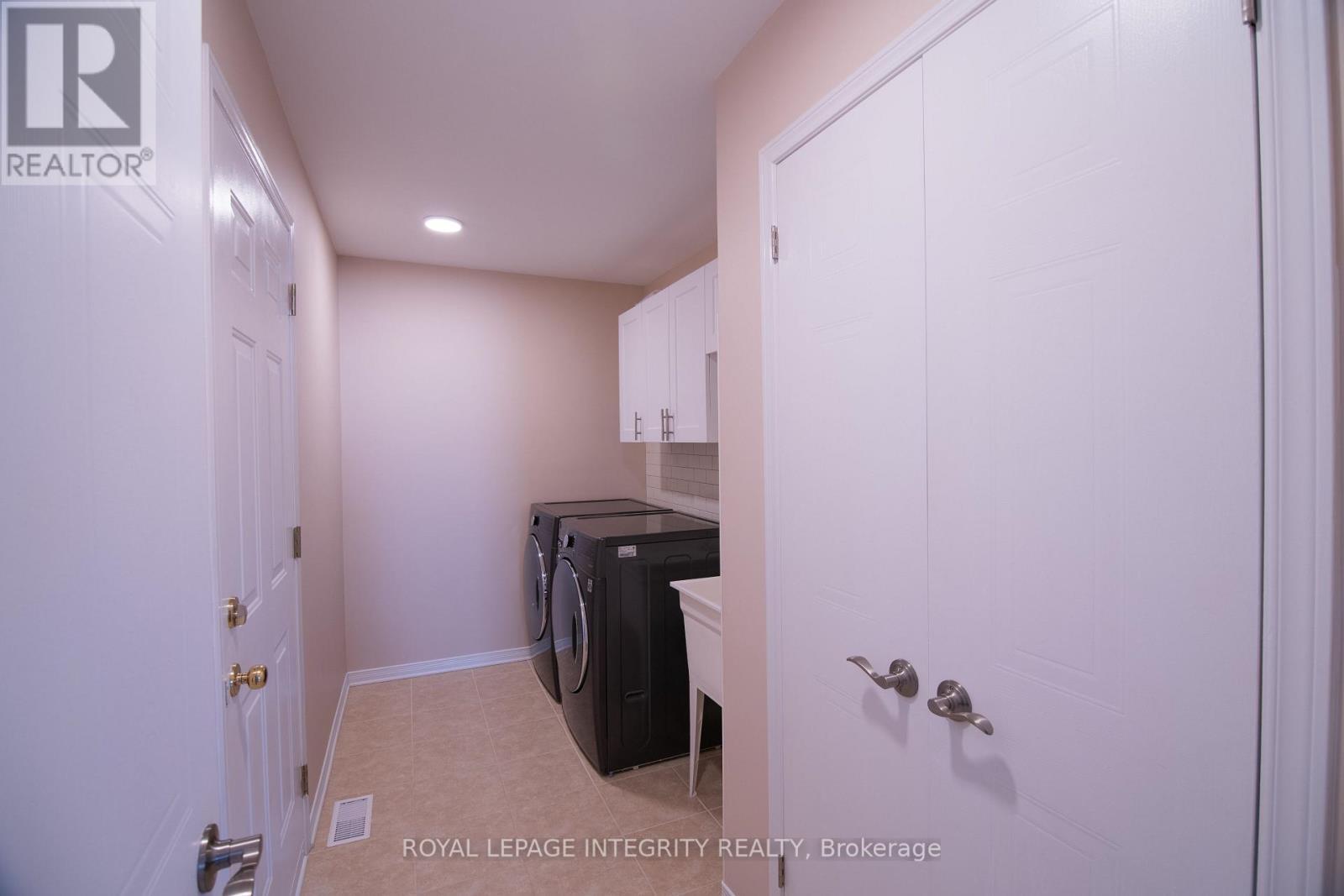 34 Keighley Circle, Ottawa, ON - Indoor Photo Showing Laundry Room
