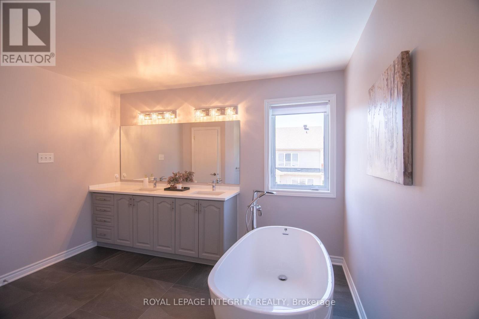 34 Keighley Circle, Ottawa, ON - Indoor Photo Showing Bathroom