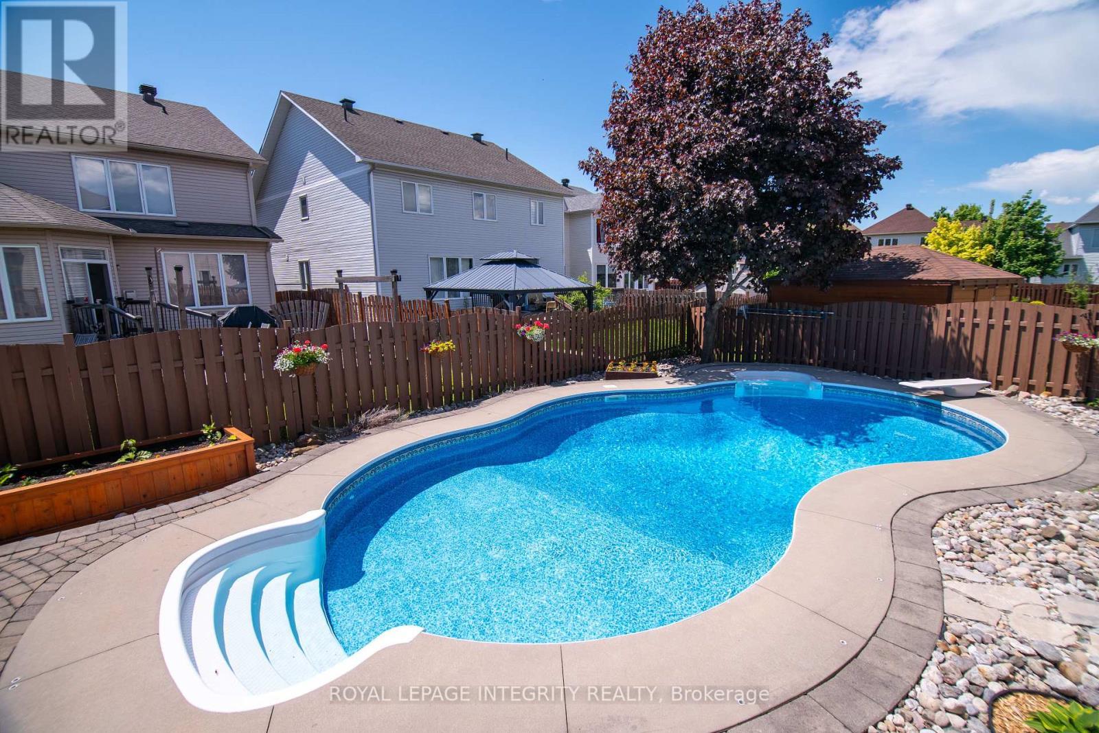 34 Keighley Circle, Ottawa, ON - Outdoor With In Ground Pool With Backyard
