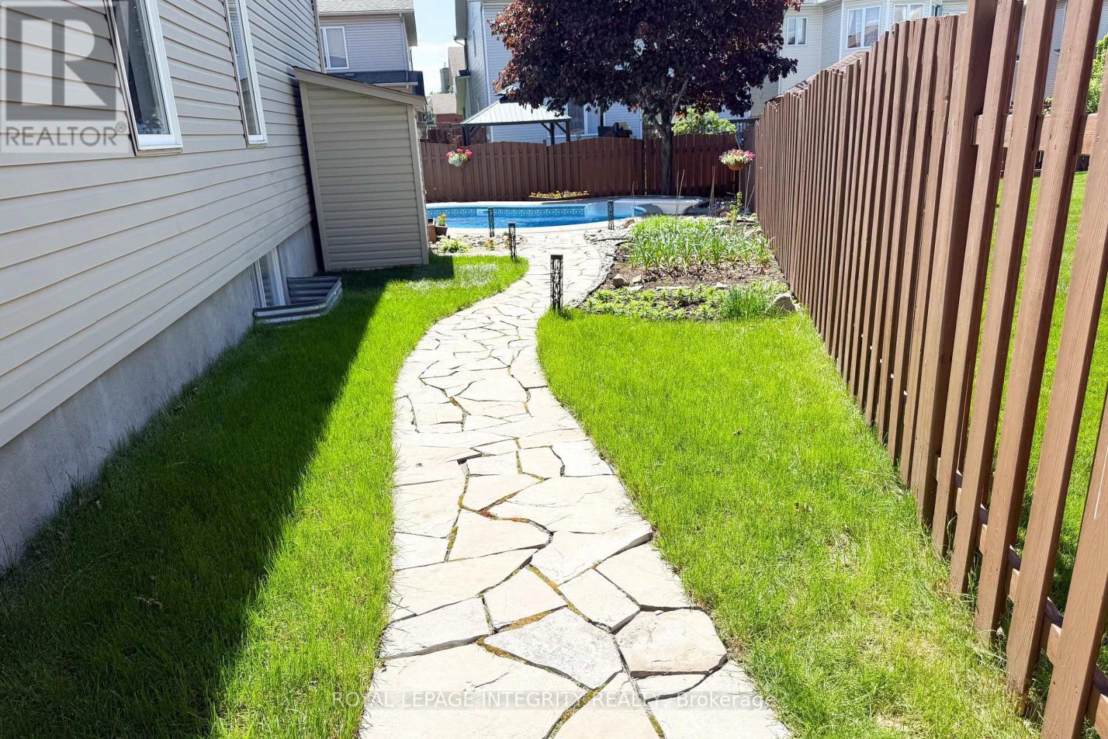 34 Keighley Circle, Ottawa, ON - Outdoor