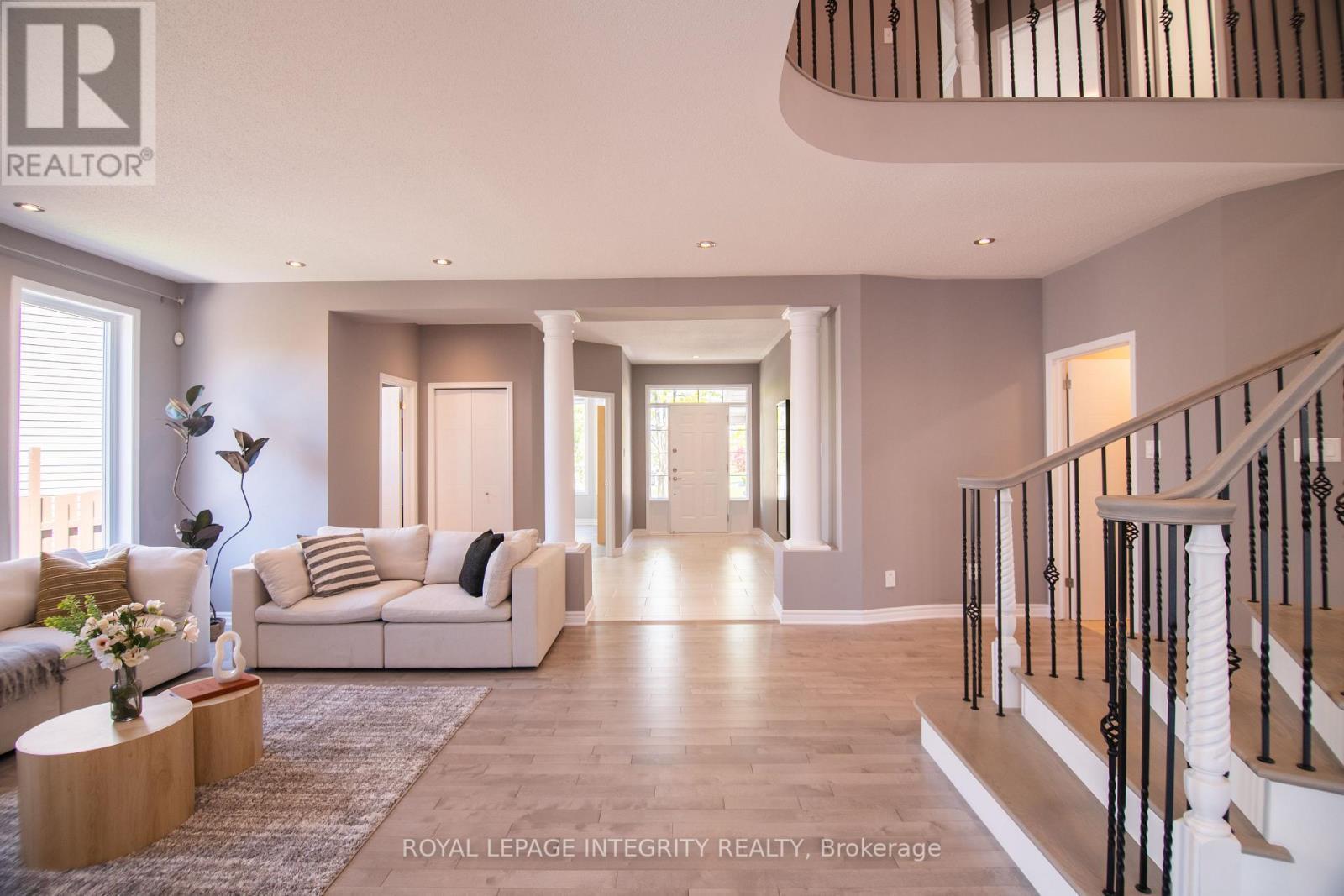 34 Keighley Circle, Ottawa, ON - Indoor Photo Showing Living Room