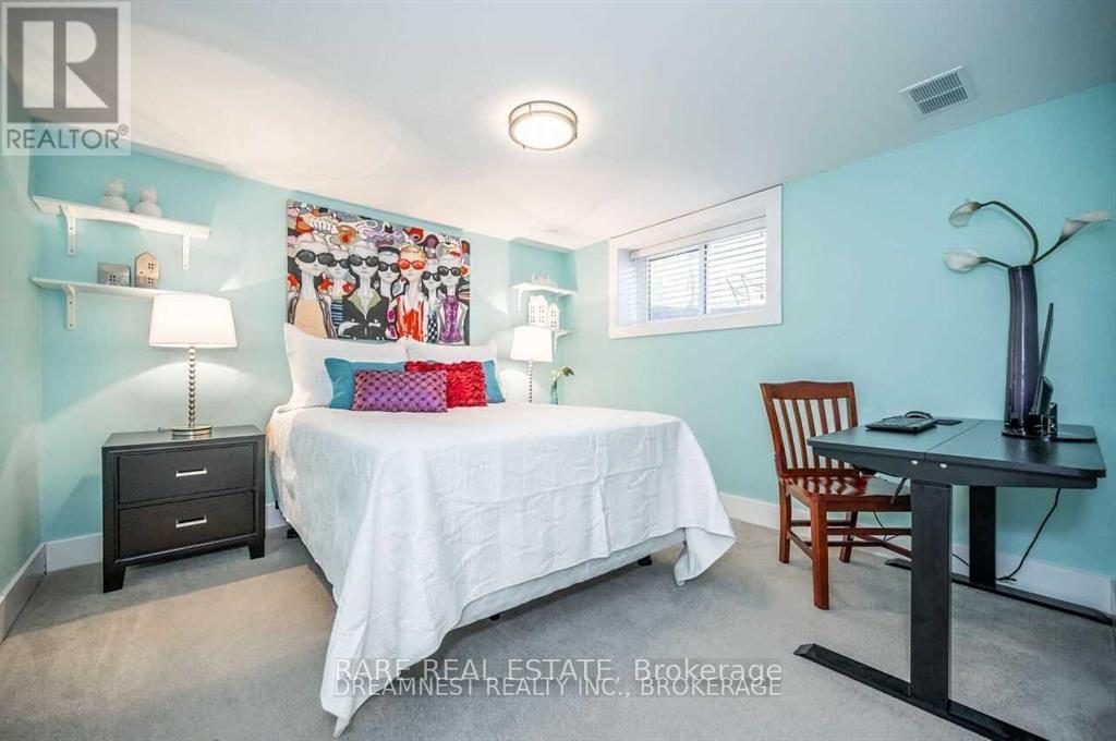 249 Lakeview Avenue, Burlington, ON - Indoor Photo Showing Bedroom