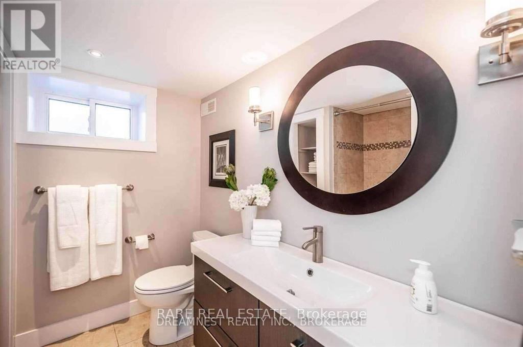 249 Lakeview Avenue, Burlington, ON - Indoor Photo Showing Bathroom