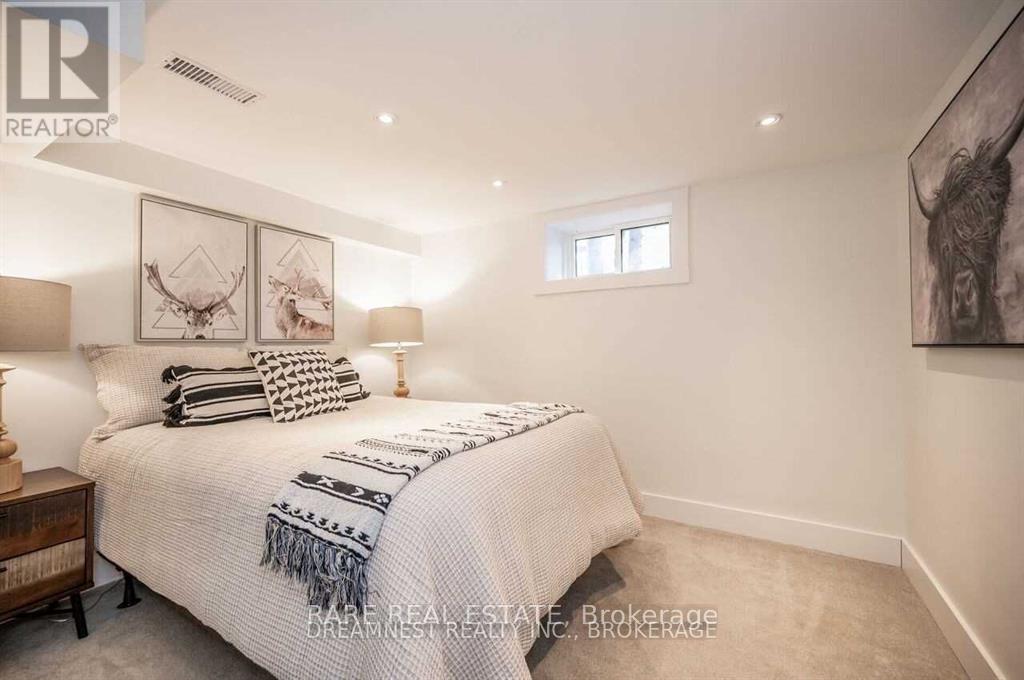 249 Lakeview Avenue, Burlington, ON - Indoor Photo Showing Bedroom