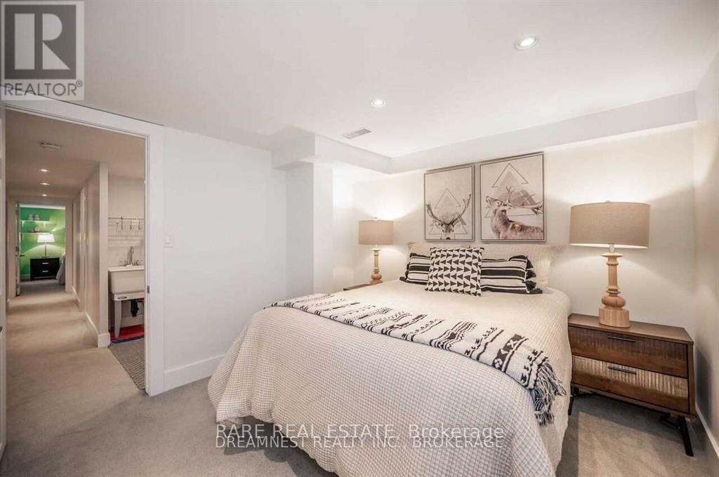 249 Lakeview Avenue, Burlington, ON - Indoor Photo Showing Bedroom