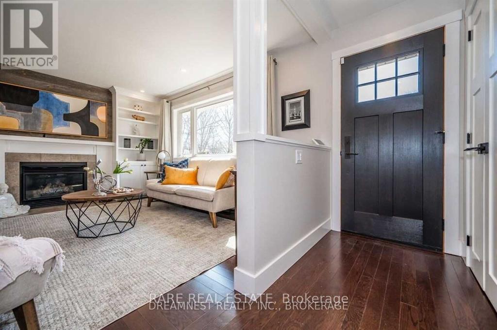 249 Lakeview Avenue, Burlington, ON - Indoor Photo Showing Living Room With Fireplace