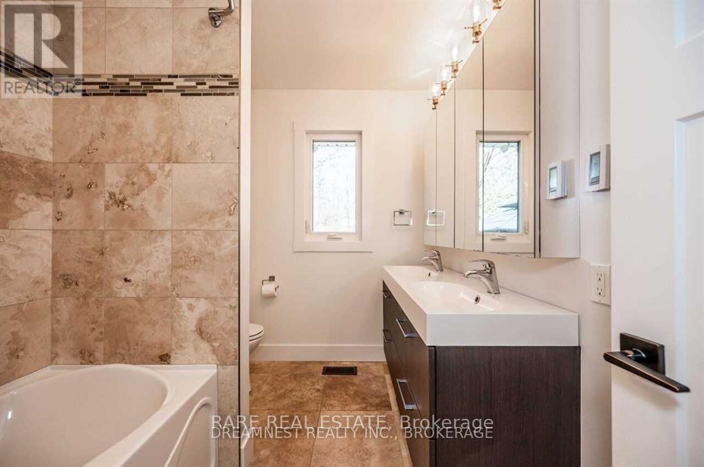 249 Lakeview Avenue, Burlington, ON - Indoor Photo Showing Bathroom