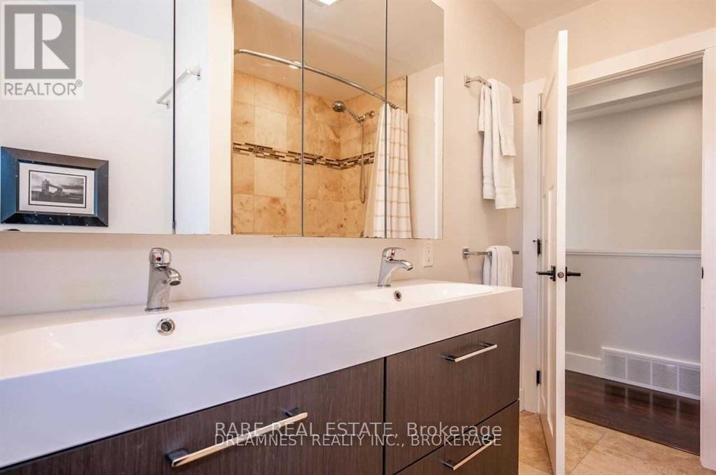 249 Lakeview Avenue, Burlington, ON - Indoor Photo Showing Bathroom