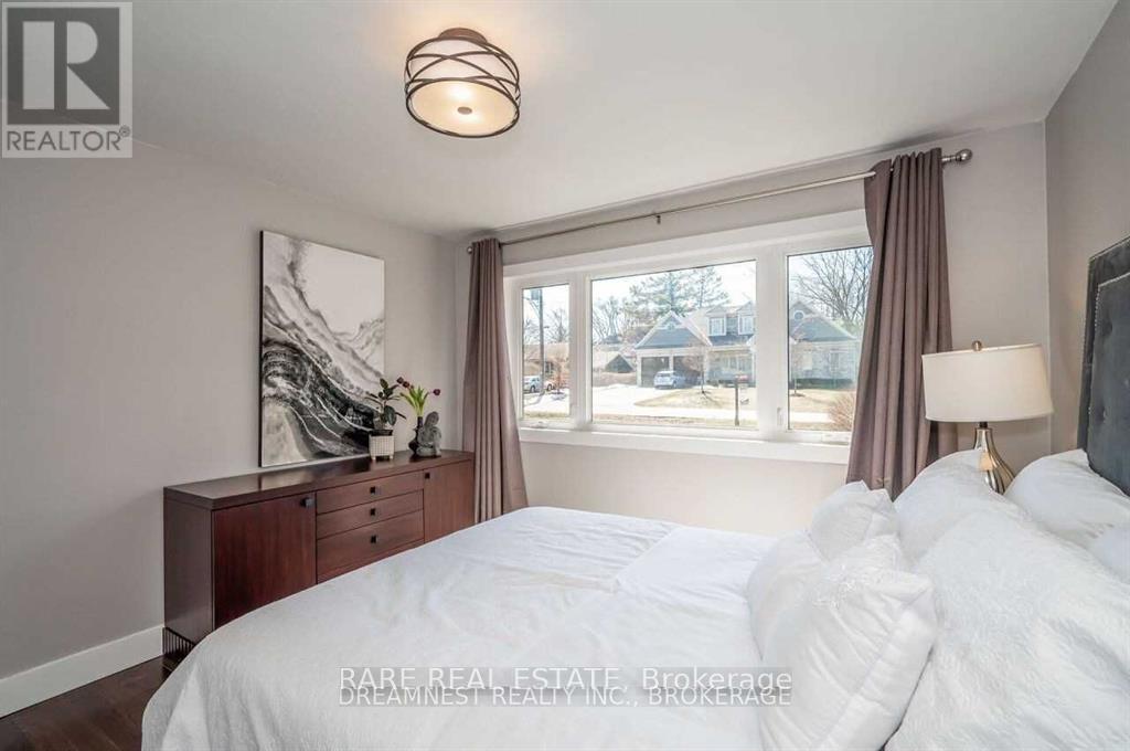 249 Lakeview Avenue, Burlington, ON - Indoor Photo Showing Bedroom