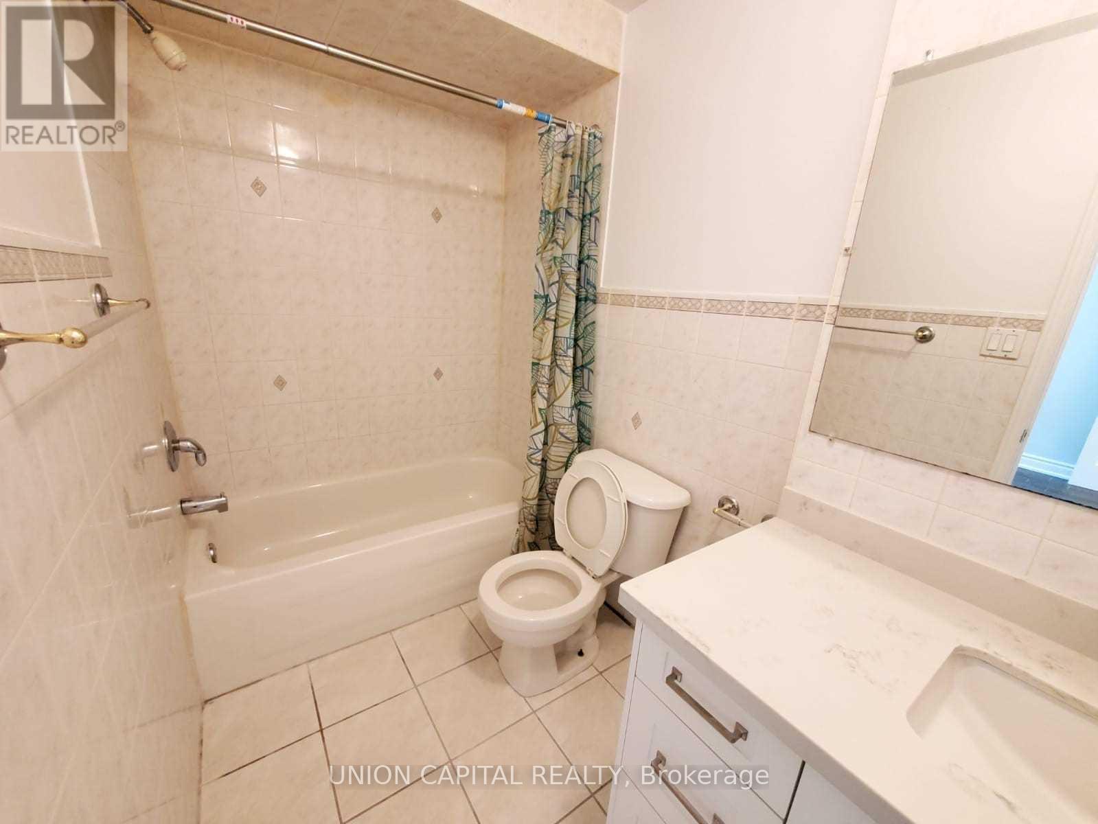 5450 Tree Crest Court, Mississauga, ON - Indoor Photo Showing Bathroom