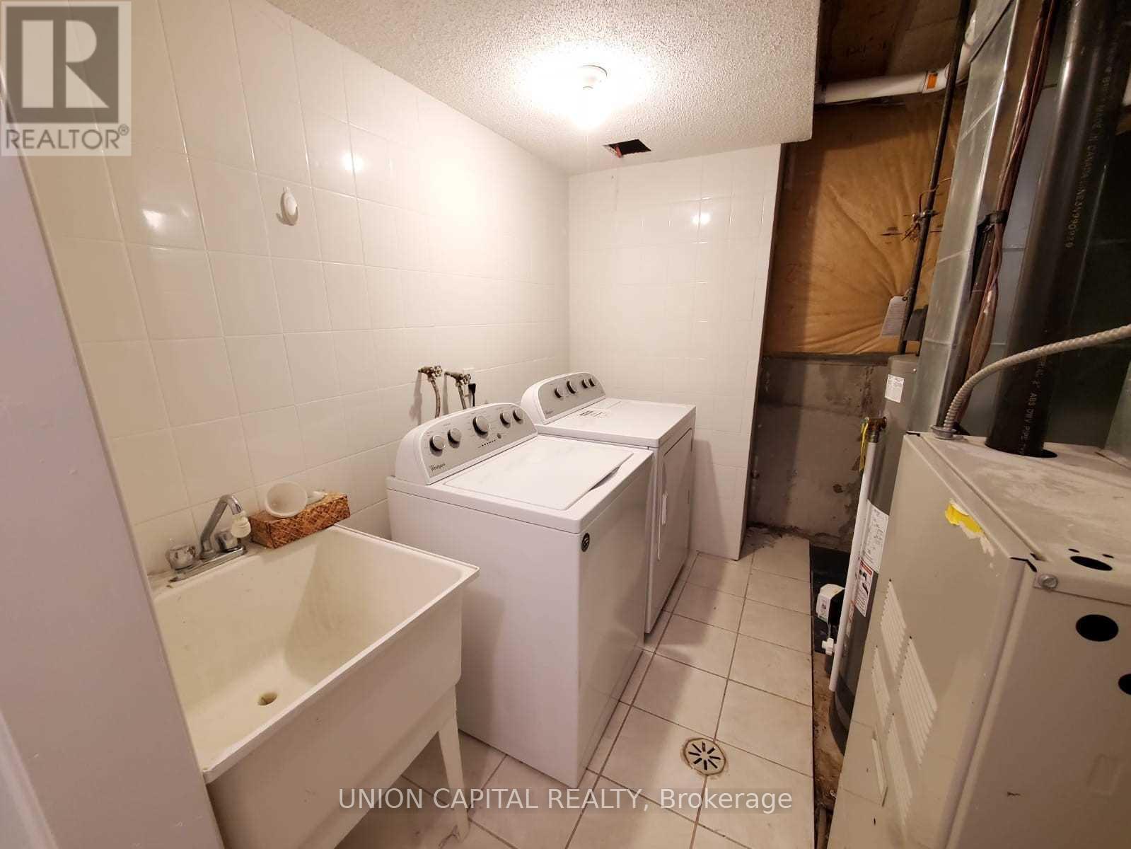 5450 Tree Crest Court, Mississauga, ON - Indoor Photo Showing Laundry Room