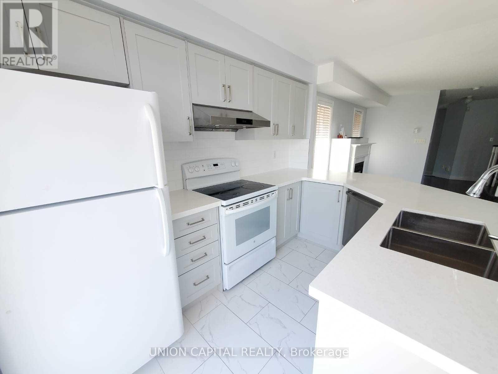 5450 Tree Crest Court, Mississauga, ON - Indoor Photo Showing Kitchen