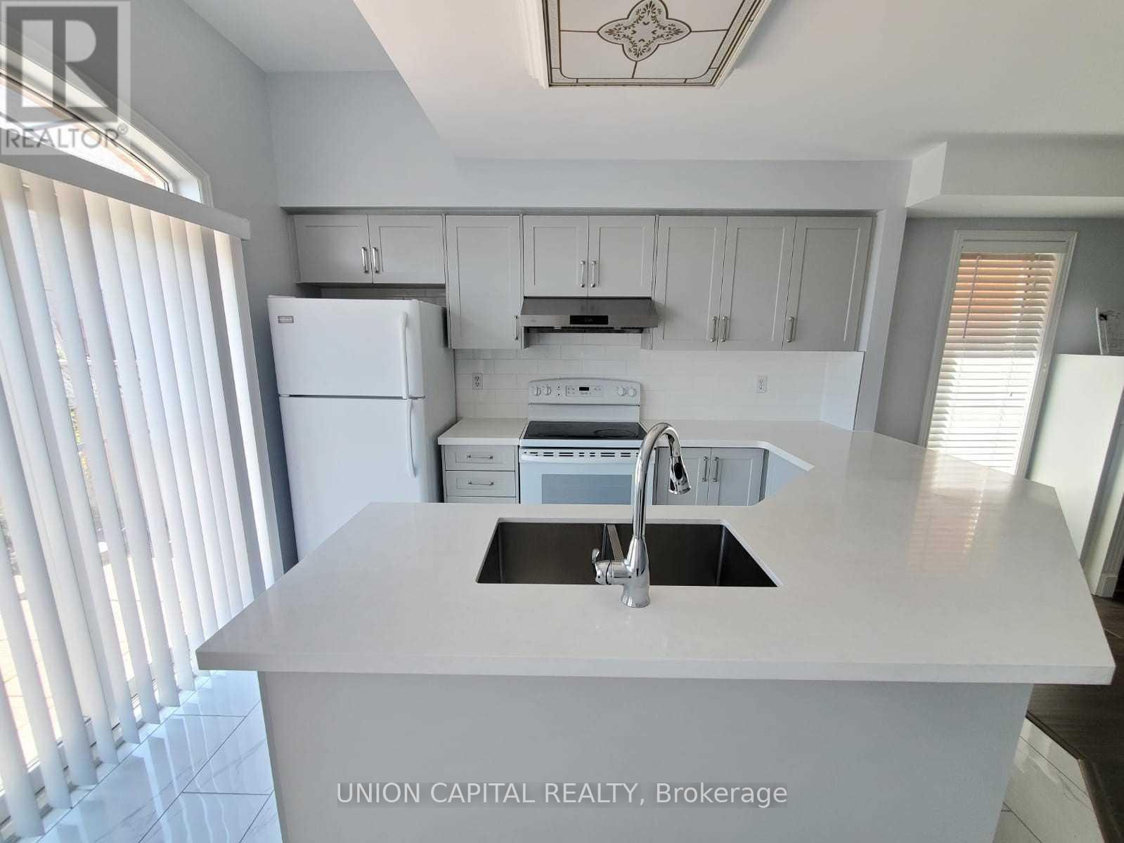 5450 Tree Crest Court, Mississauga, ON - Indoor Photo Showing Kitchen