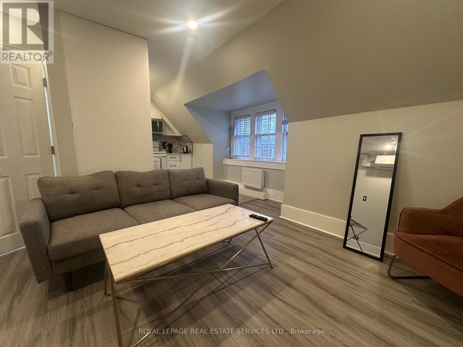 301 - 31 Tyndall Avenue, Toronto, ON - Indoor Photo Showing Living Room