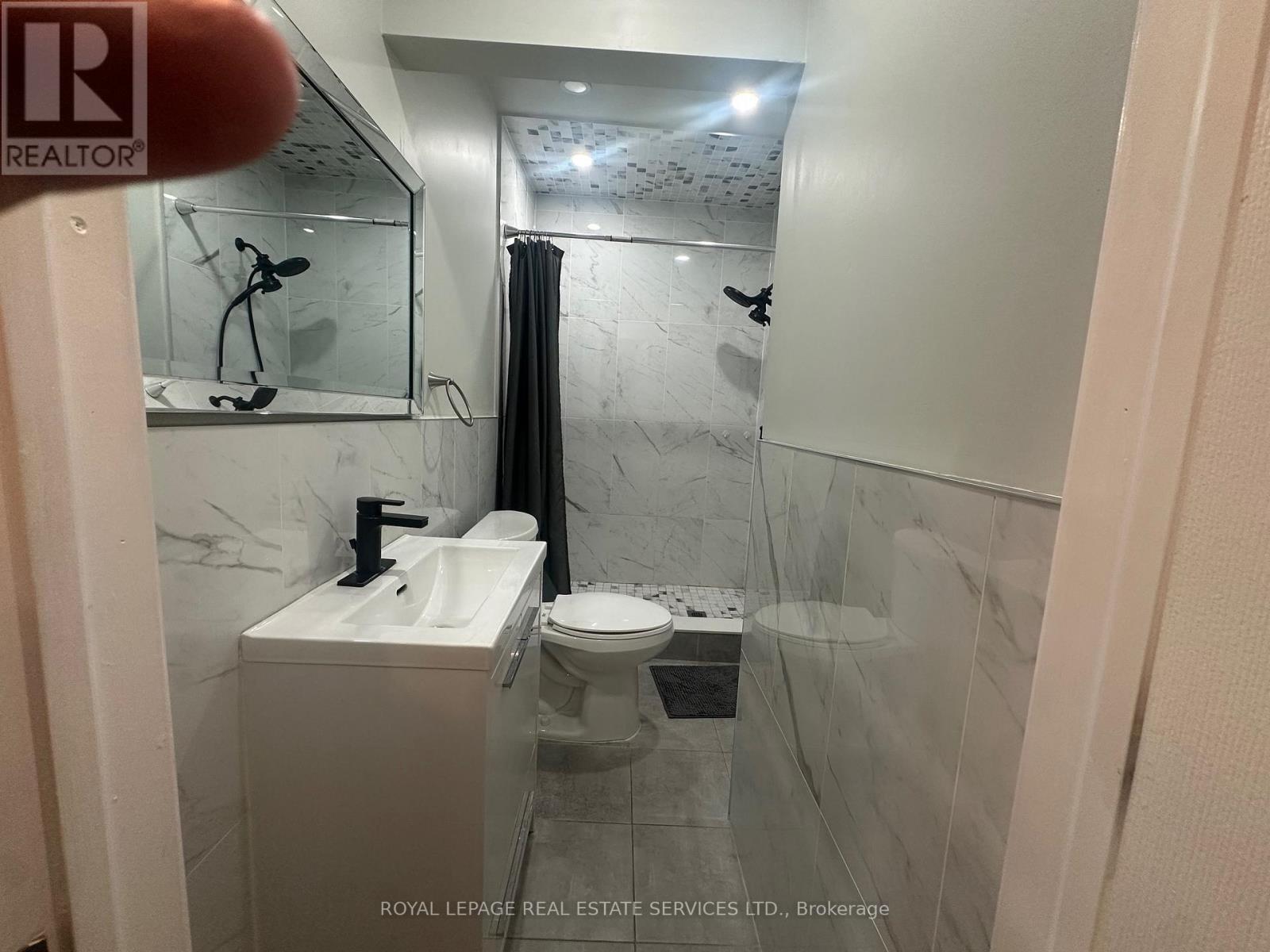 301 - 31 Tyndall Avenue, Toronto, ON - Indoor Photo Showing Bathroom