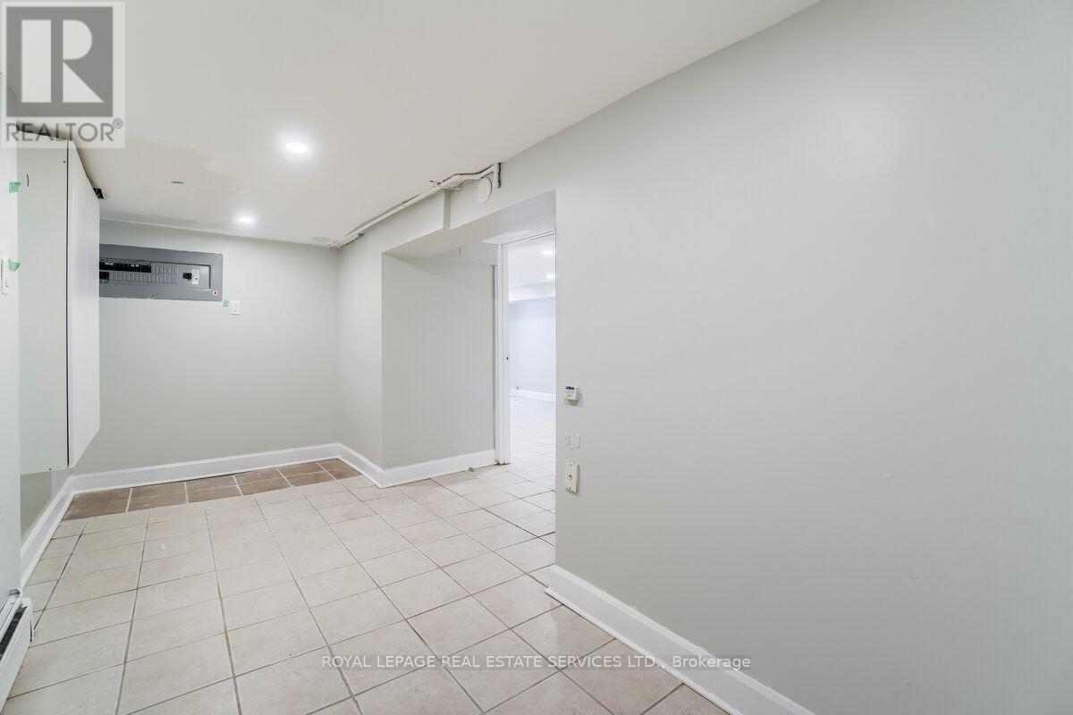 301 - 31 Tyndall Avenue, Toronto, ON - Indoor Photo Showing Other Room