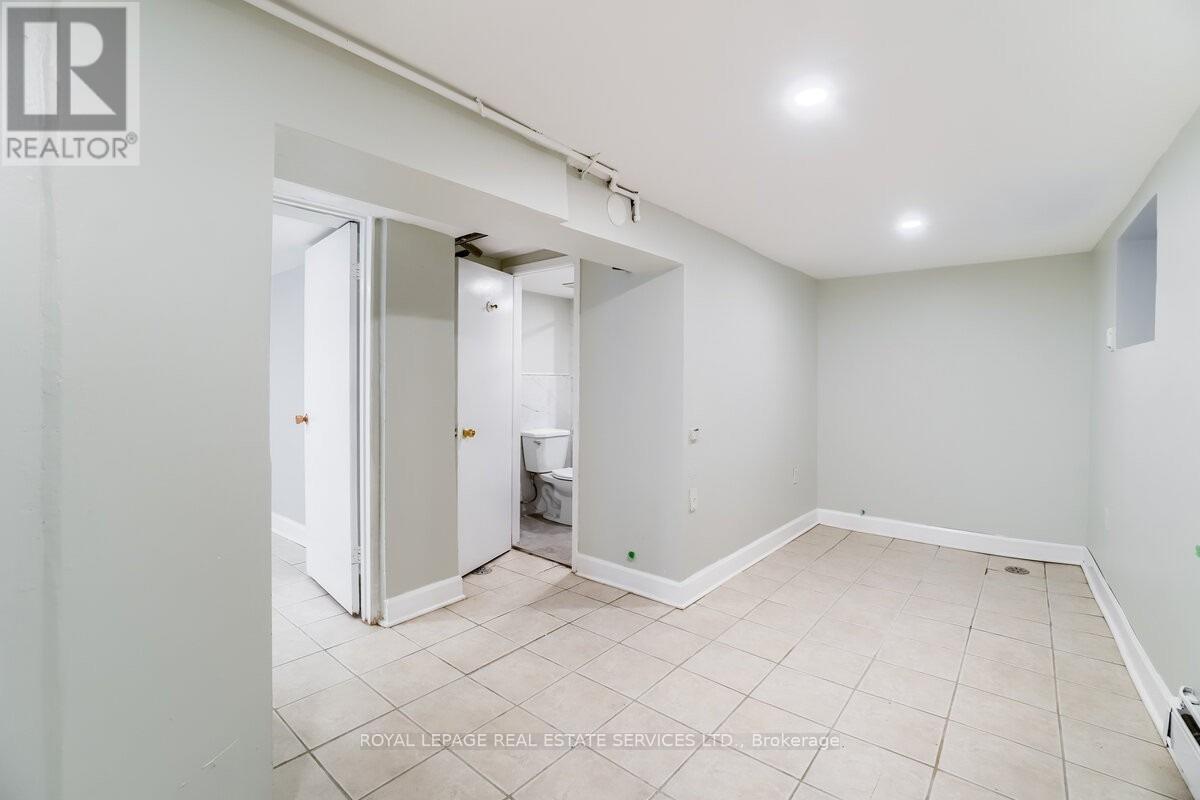 301 - 31 Tyndall Avenue, Toronto, ON - Indoor Photo Showing Other Room