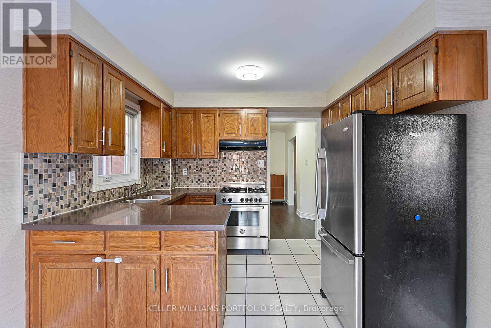 3449 Halstead Road, Mississauga, ON - Indoor Photo Showing Kitchen With Double Sink