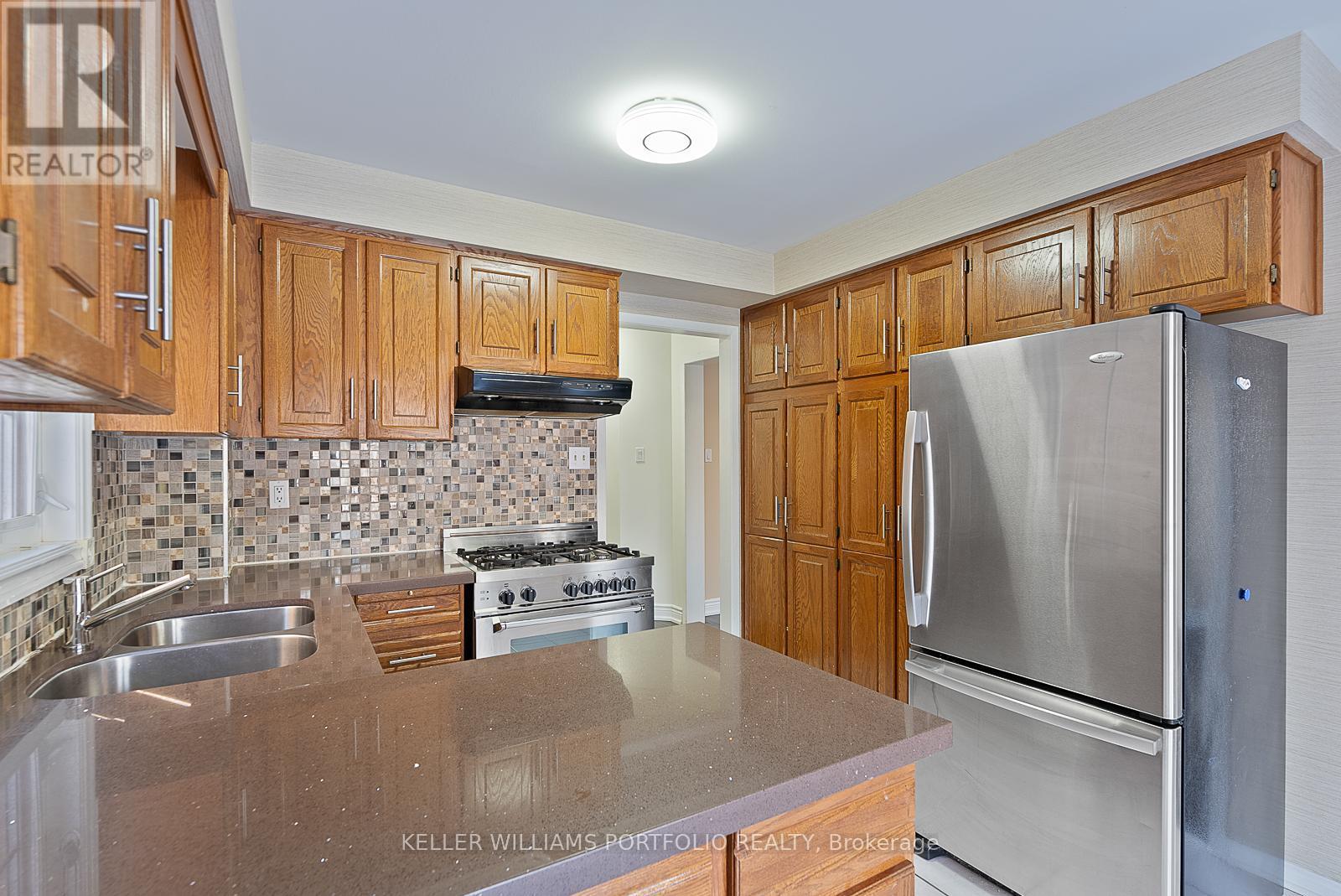 3449 Halstead Road, Mississauga, ON - Indoor Photo Showing Kitchen With Double Sink