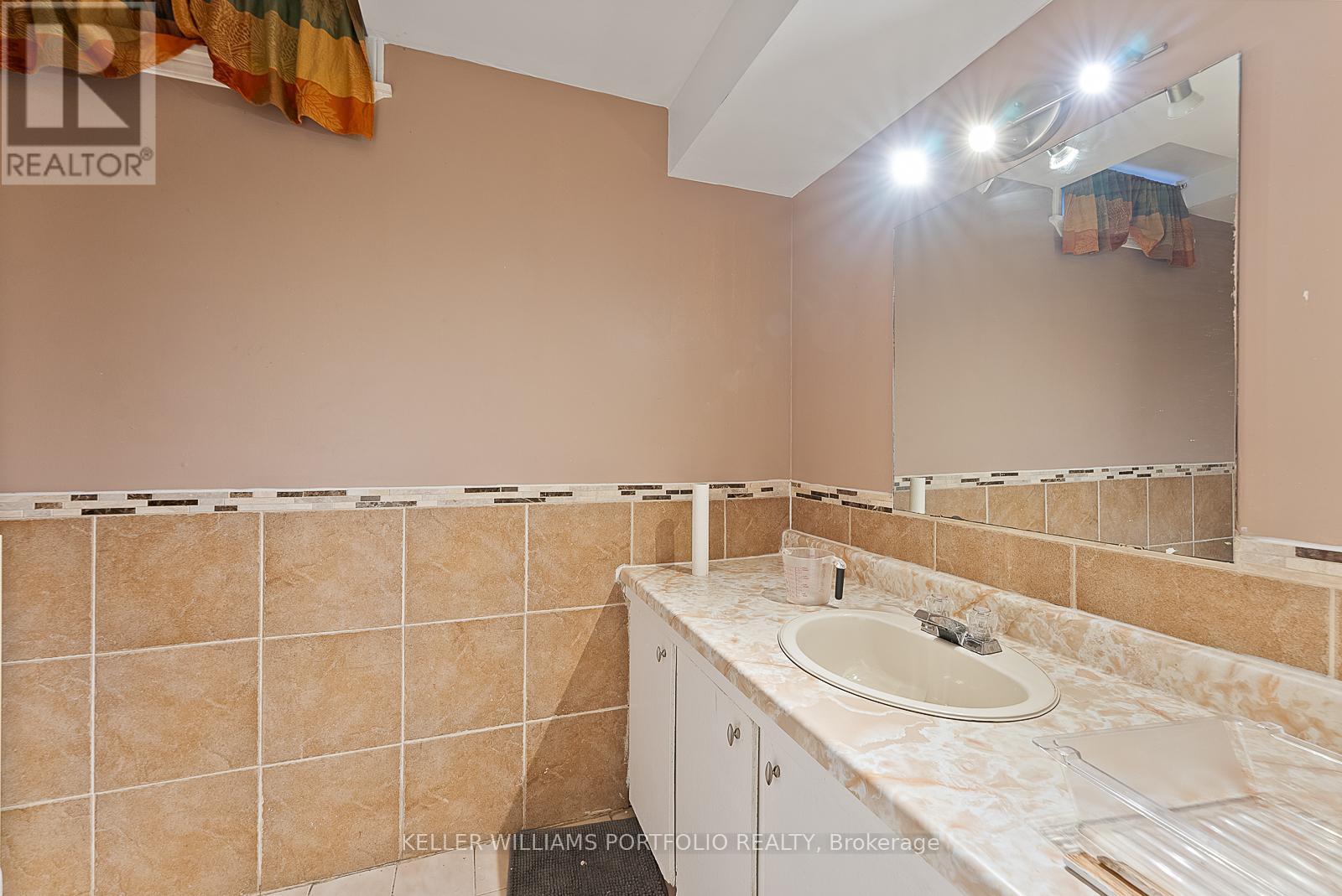 3449 Halstead Road, Mississauga, ON - Indoor Photo Showing Bathroom