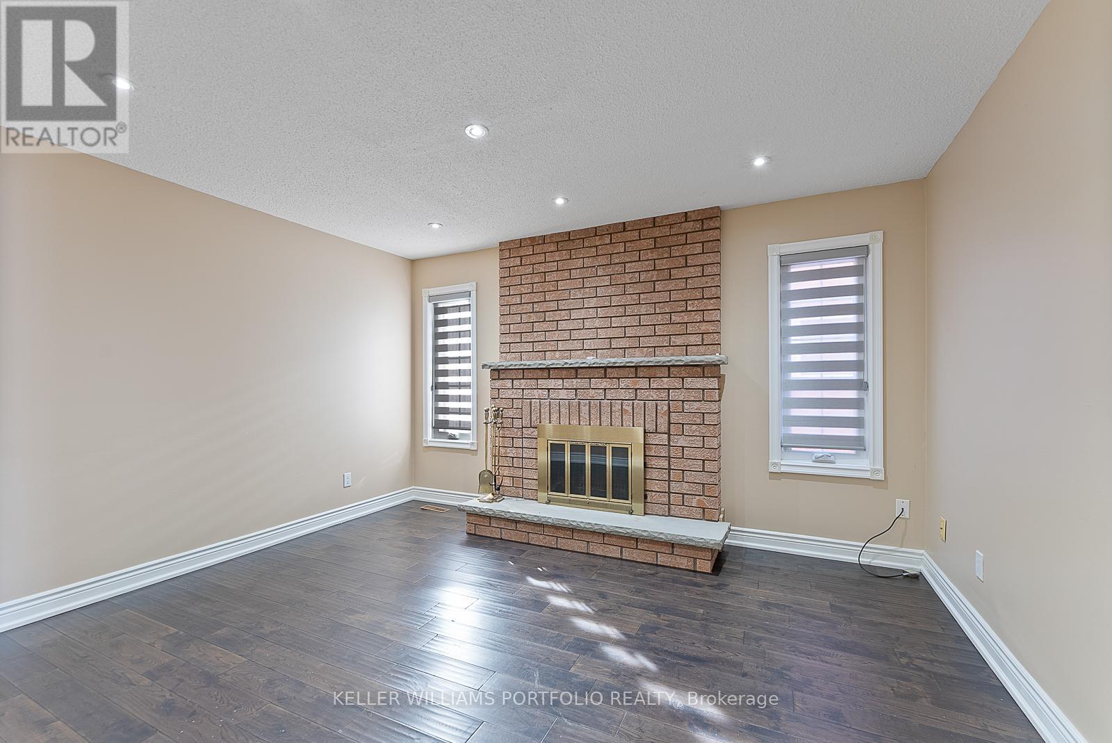 3449 Halstead Road, Mississauga, ON - Indoor Photo Showing Living Room With Fireplace