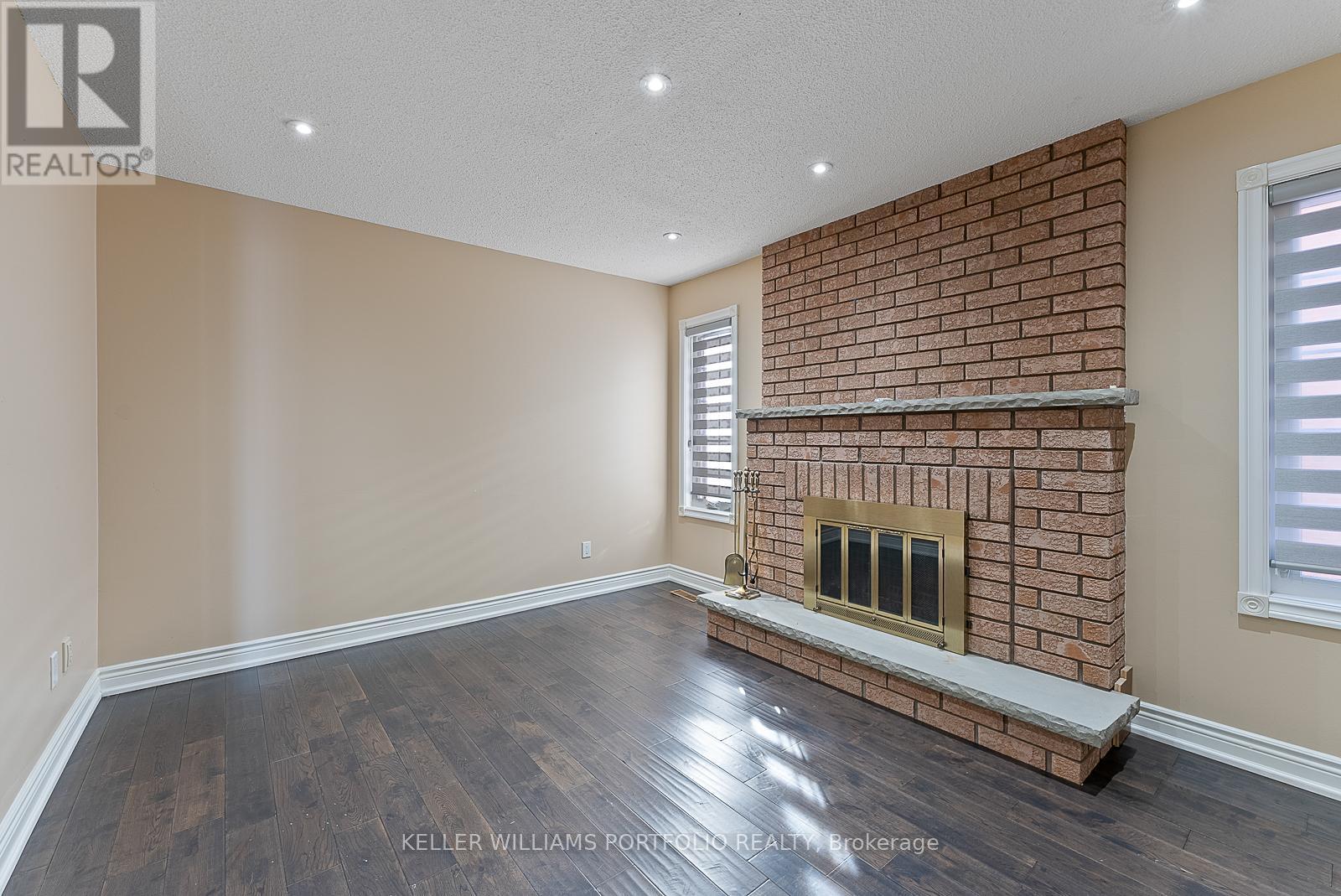 3449 Halstead Road, Mississauga, ON - Indoor Photo Showing Living Room With Fireplace