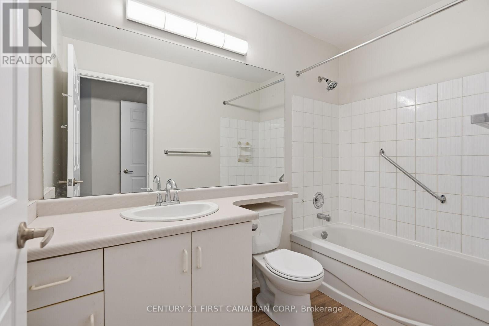 402 - 500 Talbot Street, London East (East F), ON - Indoor Photo Showing Bathroom