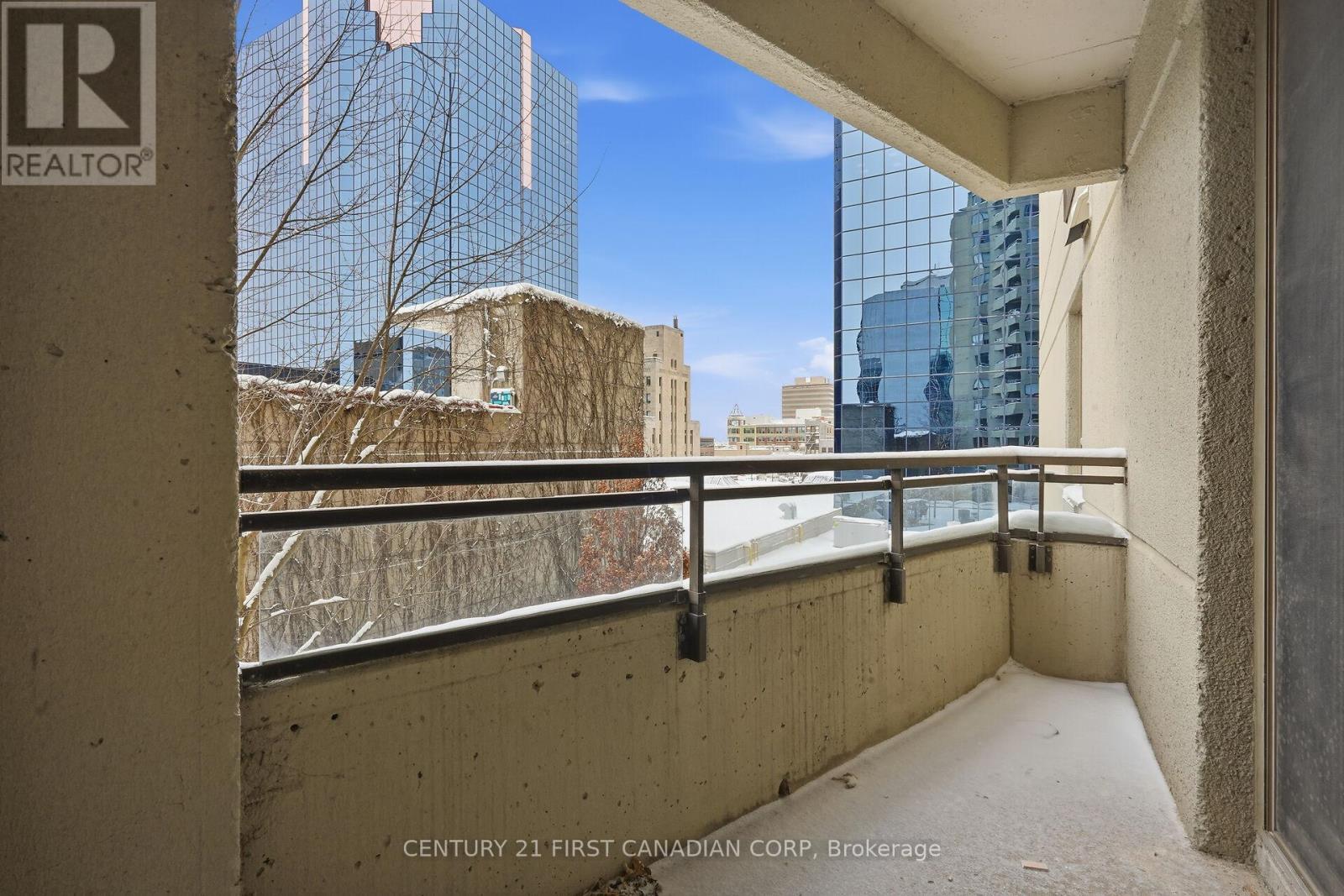 402 - 500 Talbot Street, London East (East F), ON - Outdoor