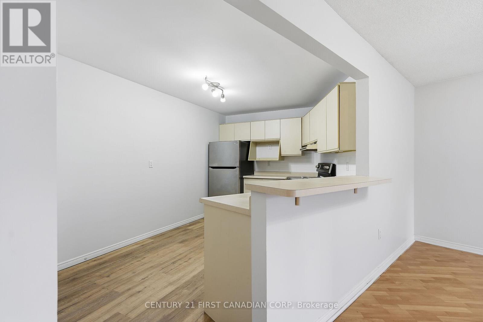 402 - 500 Talbot Street, London East (East F), ON - Indoor Photo Showing Kitchen