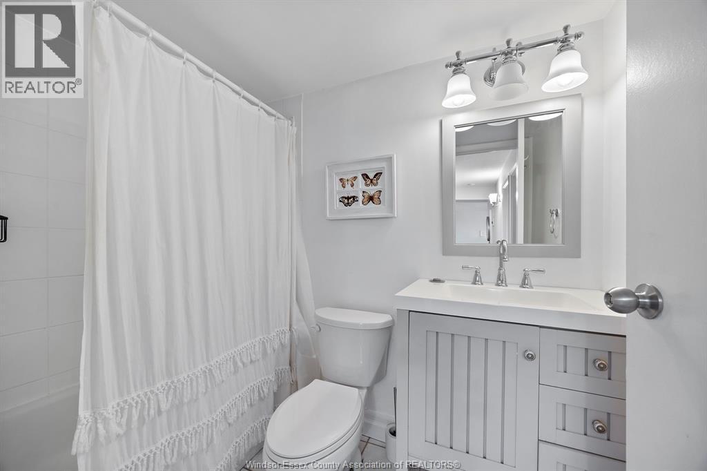 150 Park Unit# 613, Windsor, ON - Indoor Photo Showing Bathroom