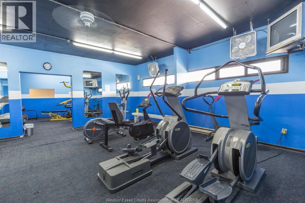 150 Park Unit# 613, Windsor, ON - Indoor Photo Showing Gym Room