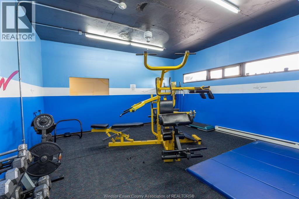 150 Park Unit# 613, Windsor, ON - Indoor Photo Showing Gym Room
