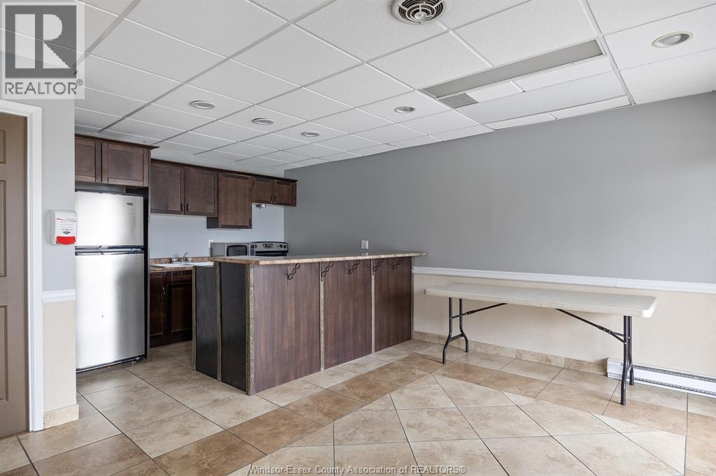 150 Park Unit# 613, Windsor, ON - Indoor Photo Showing Kitchen
