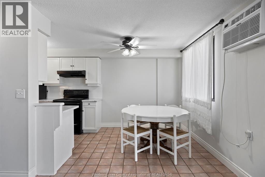 150 Park Unit# 613, Windsor, ON - Indoor Photo Showing Kitchen