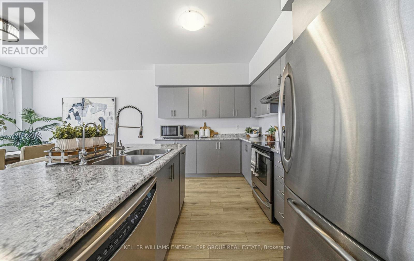 17 Don Hadden Crescent, Brock (Sunderland), ON - Indoor Photo Showing Kitchen With Double Sink With Upgraded Kitchen
