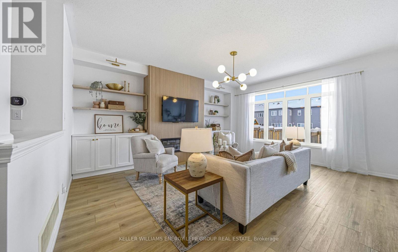 17 Don Hadden Crescent, Brock (Sunderland), ON - Indoor Photo Showing Living Room