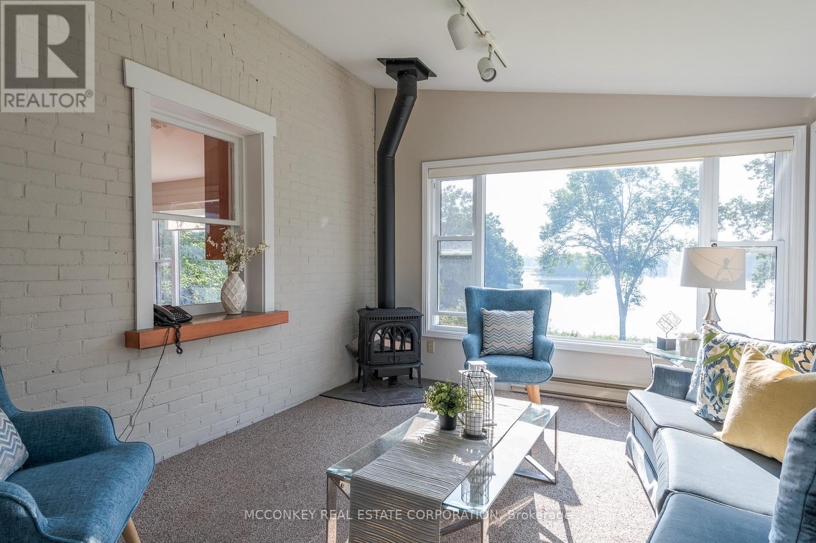 1767 Young'S Point Road, Selwyn, ON - Indoor Photo Showing Living Room
