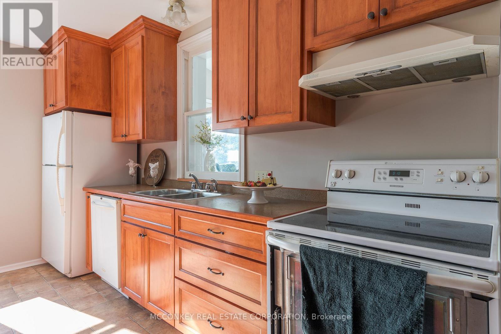 1767 Young'S Point Road, Selwyn, ON - Indoor Photo Showing Kitchen With Double Sink