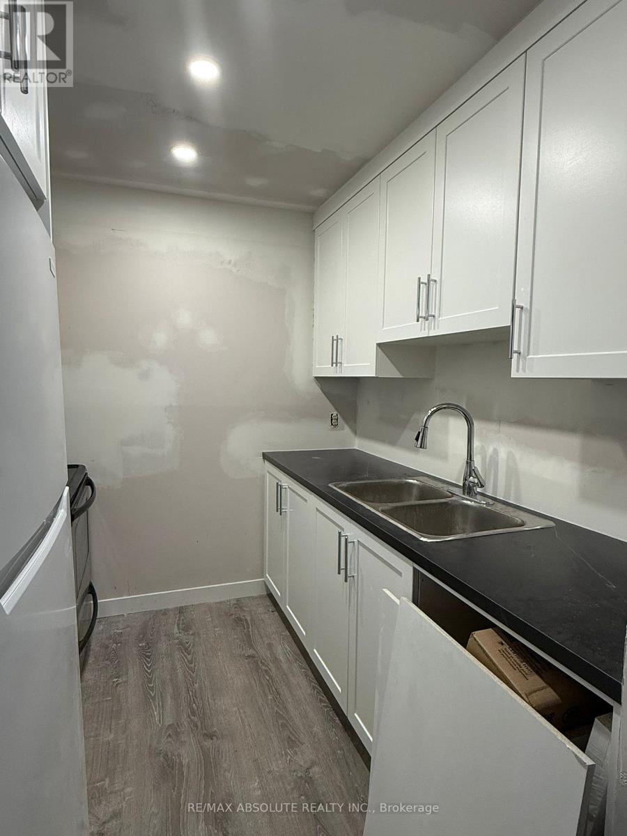50 - 2610 Draper Avenue, Ottawa, ON - Indoor Photo Showing Kitchen With Double Sink