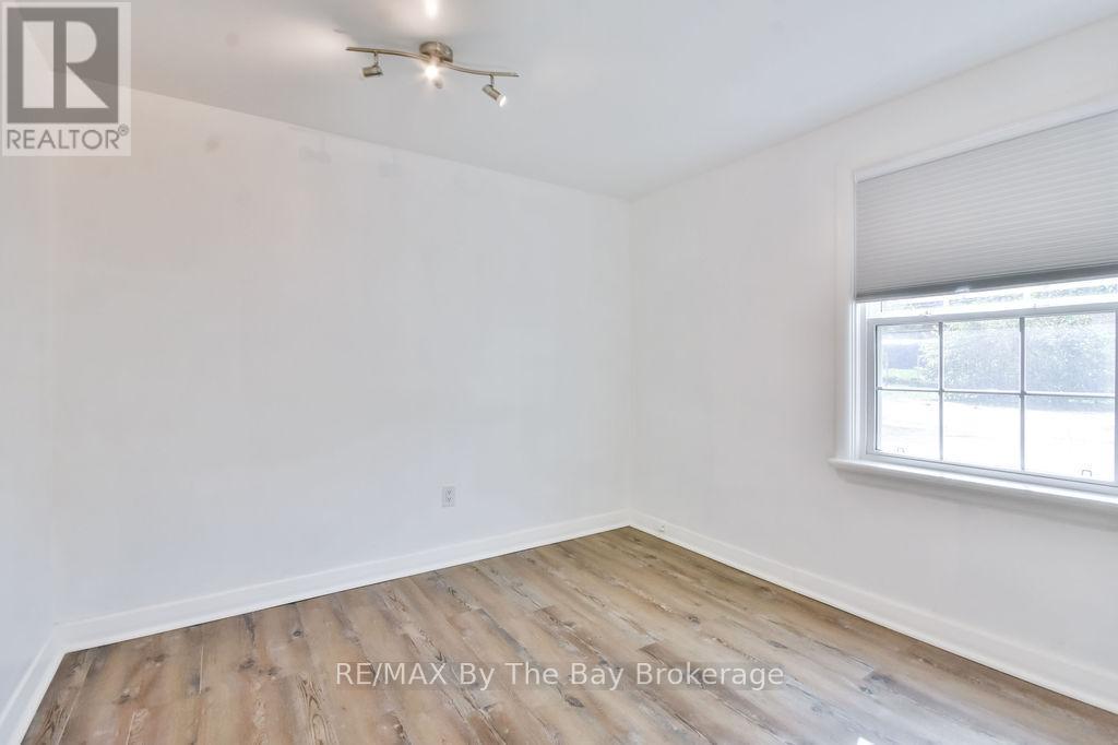 1 - 1067 Mosley Street, Wasaga Beach, ON - Indoor Photo Showing Other Room