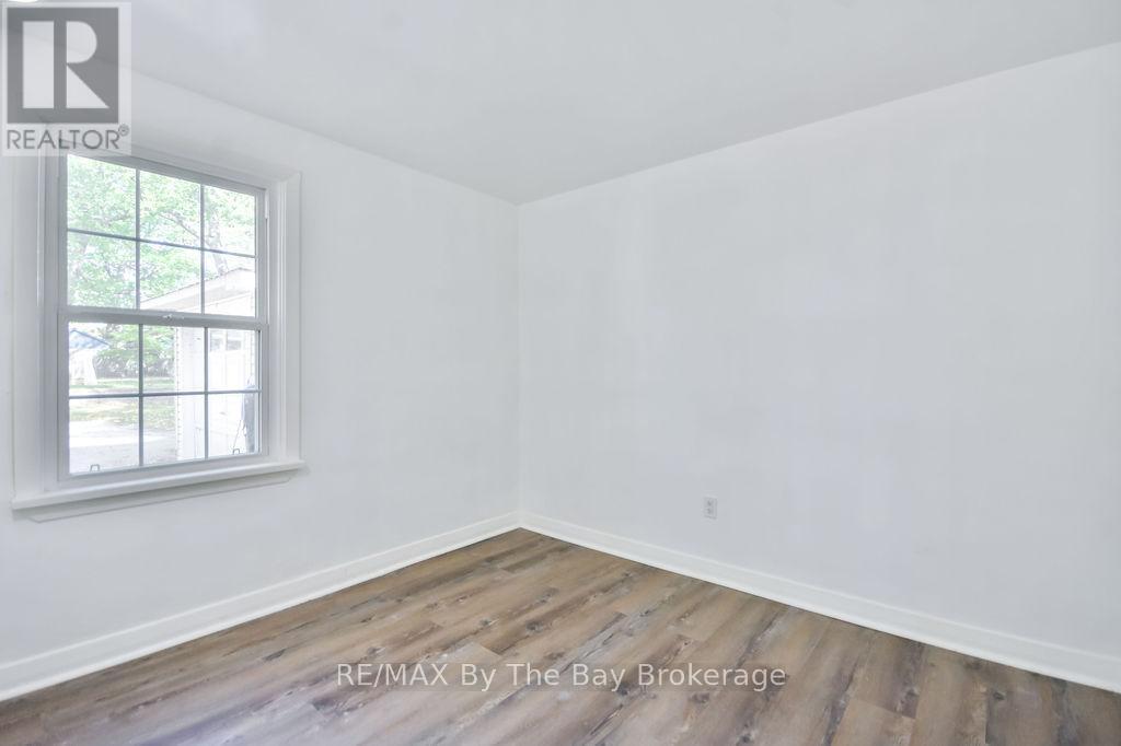 1 - 1067 Mosley Street, Wasaga Beach, ON - Indoor Photo Showing Other Room